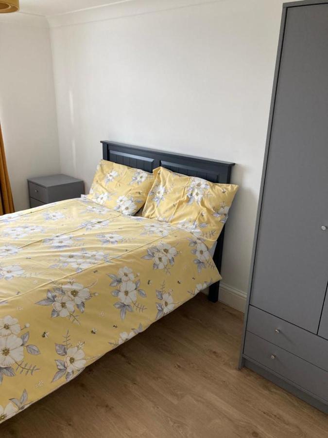 Snug 5-Bedroom Residential Home In Great London Eksteriør billede